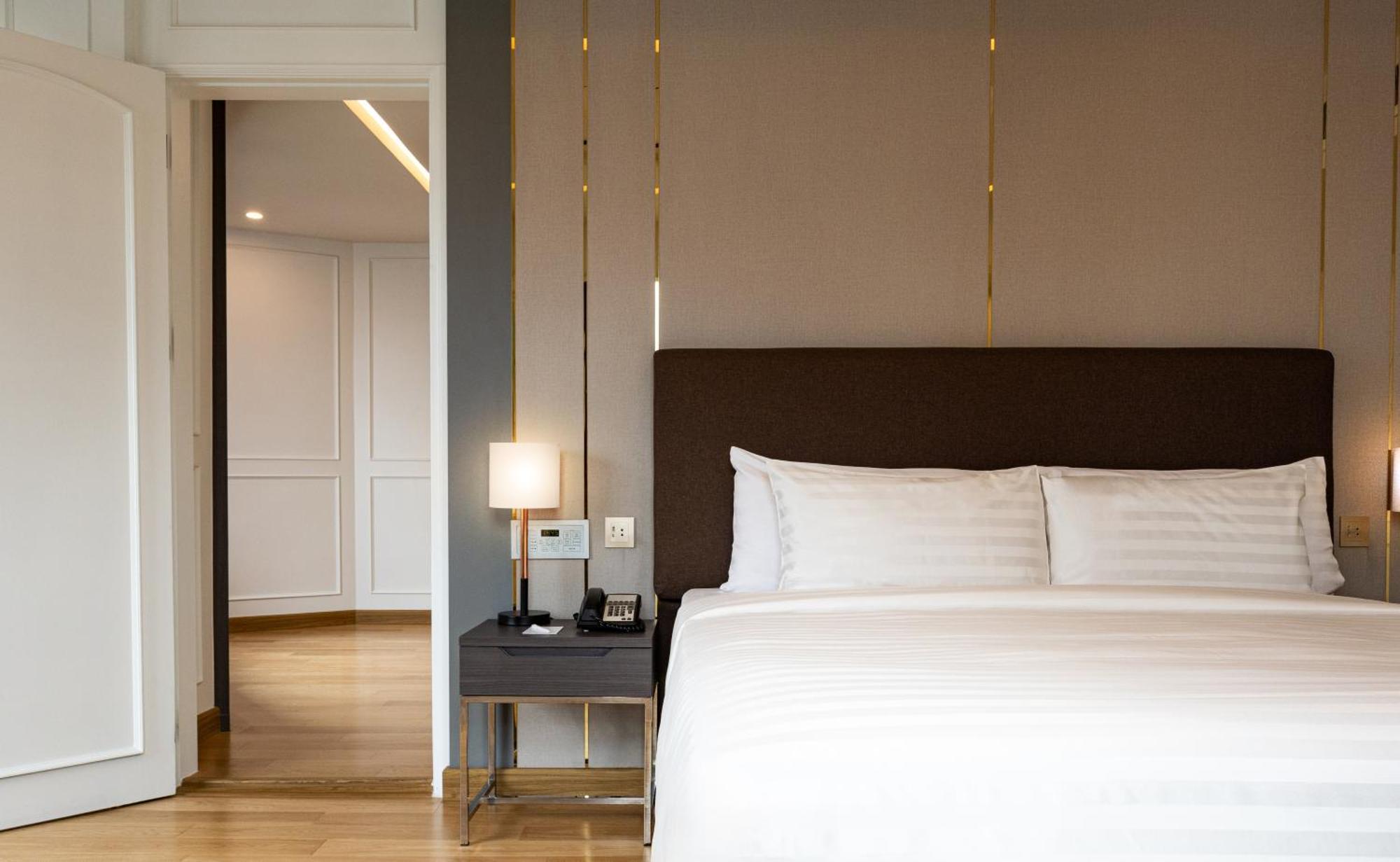 Rembrandt Hotel Бангкок Экстерьер фото