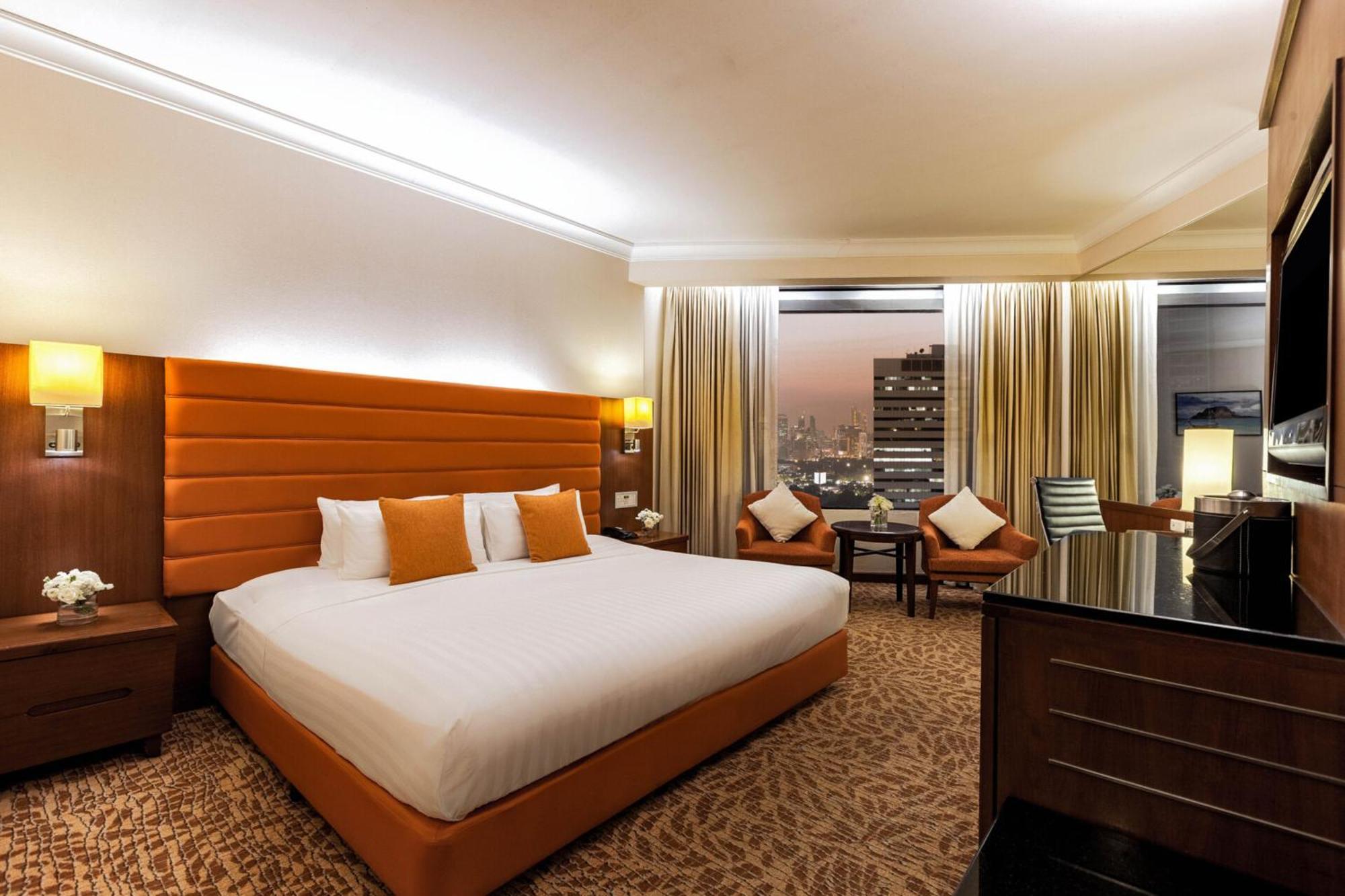Rembrandt Hotel Бангкок Экстерьер фото